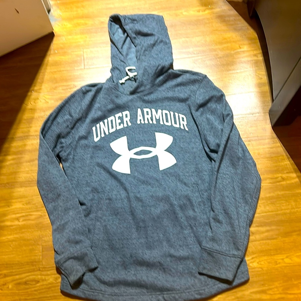 Under Armour hoodie loose size medium